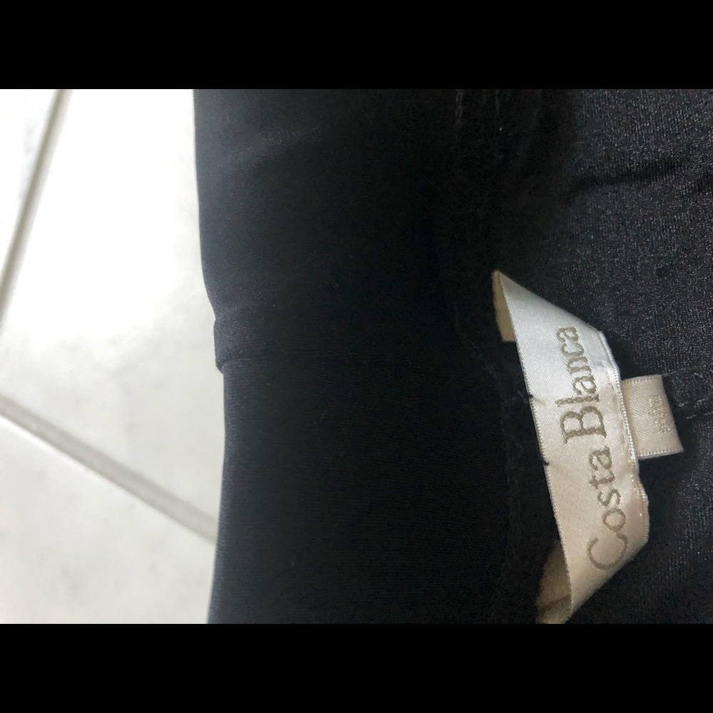 Not wearing - Picture 4 of 4